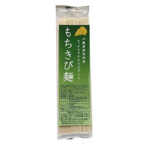 緑色の長方形のシールに「沖縄粟国島特産 モッチモチのもちきび入り もちきび麺」と記載され透明の袋に封入されたもちきび麺（乾麺）の画像